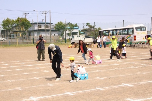 運動会 いちご親子 「しゅうぱつしんこう」.jpg