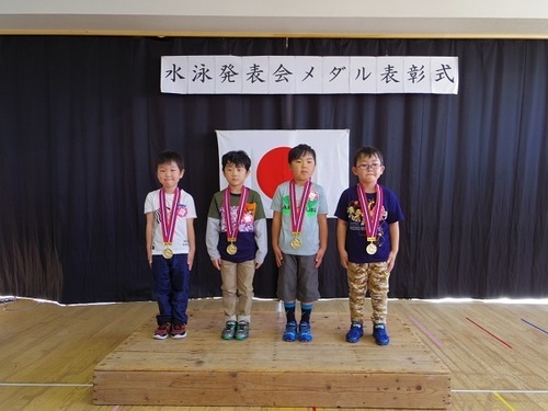 表彰式 男の子.jpg